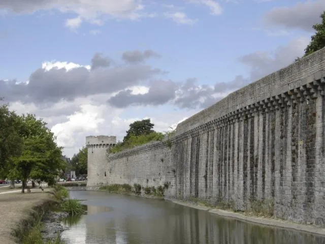 Image qui illustre: Les Remparts De Guérande