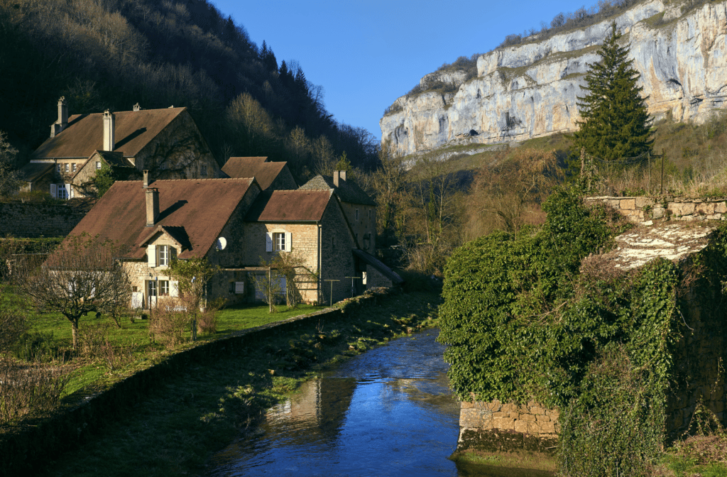 Baume les messieurs village