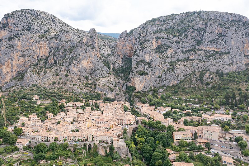 Moustiers-Sainte-Marie,_France