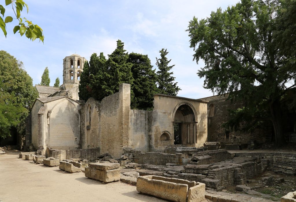 quartier des alyscamps eglise saint honorat
