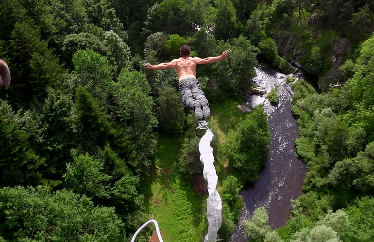 10 expériences sensations fortes à tester en Ardèche