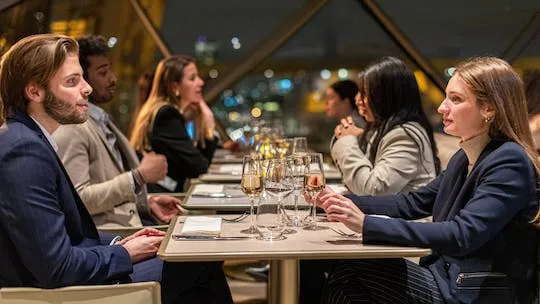 Image qui représente un ticket d'une activité (Dîner Tour Eiffel à la Brasserie Madame) liée au point d'intéret