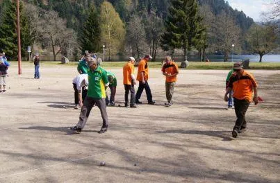 Image qui illustre: Terrain De Pétanque Bord Du Lac De Longemer