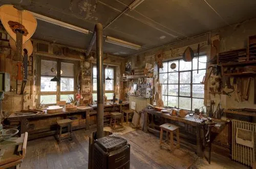 Image qui illustre: Visites Guidées  : Autour De L'établi : La Fabrication De La Guitare