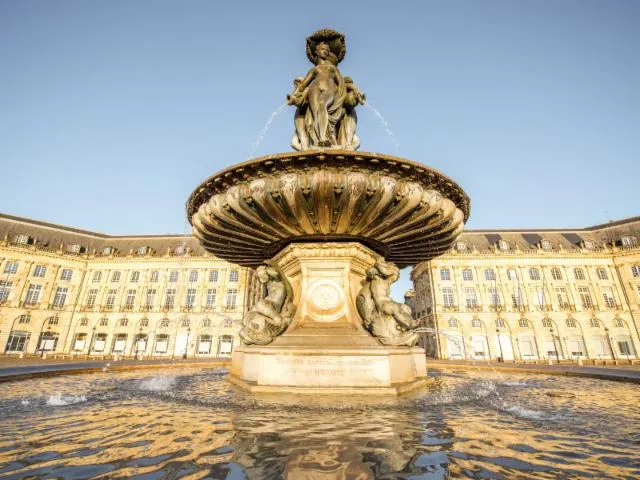 Image qui illustre: Place de la Bourse