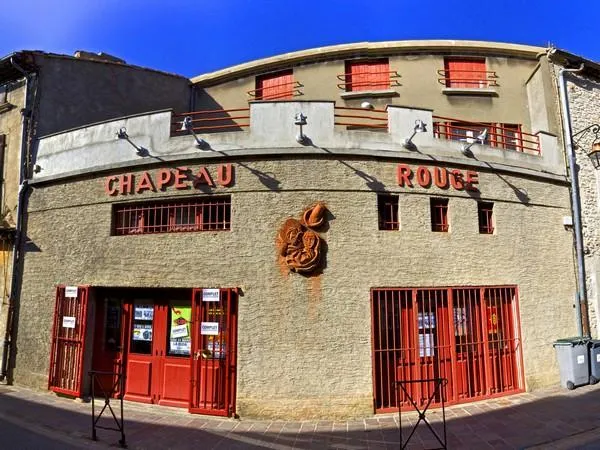 Image qui illustre: Le Chapeau Rouge