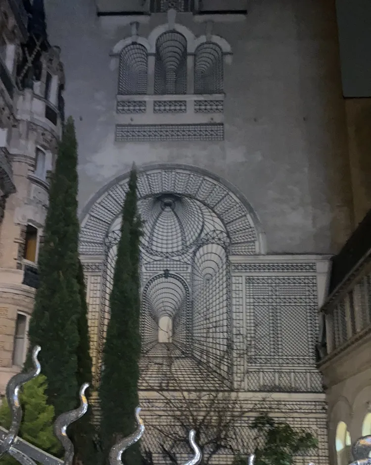 Image qui illustre: Square Rapp à Paris - 2